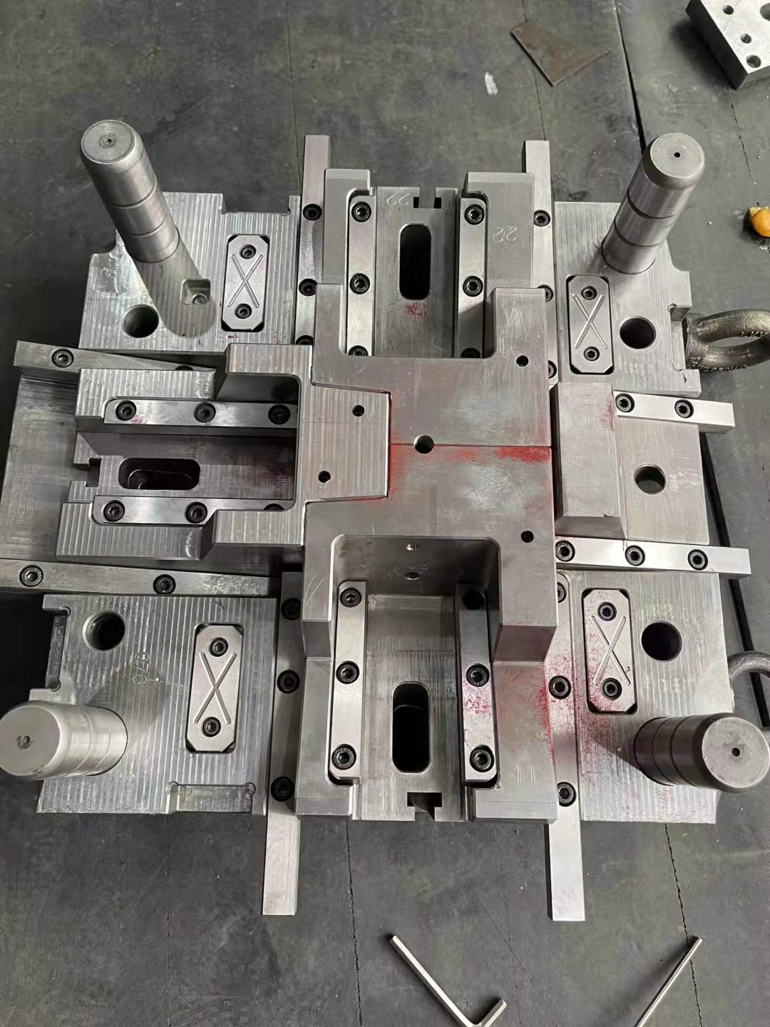 塑料注塑模具热流道系统的缺点有哪些